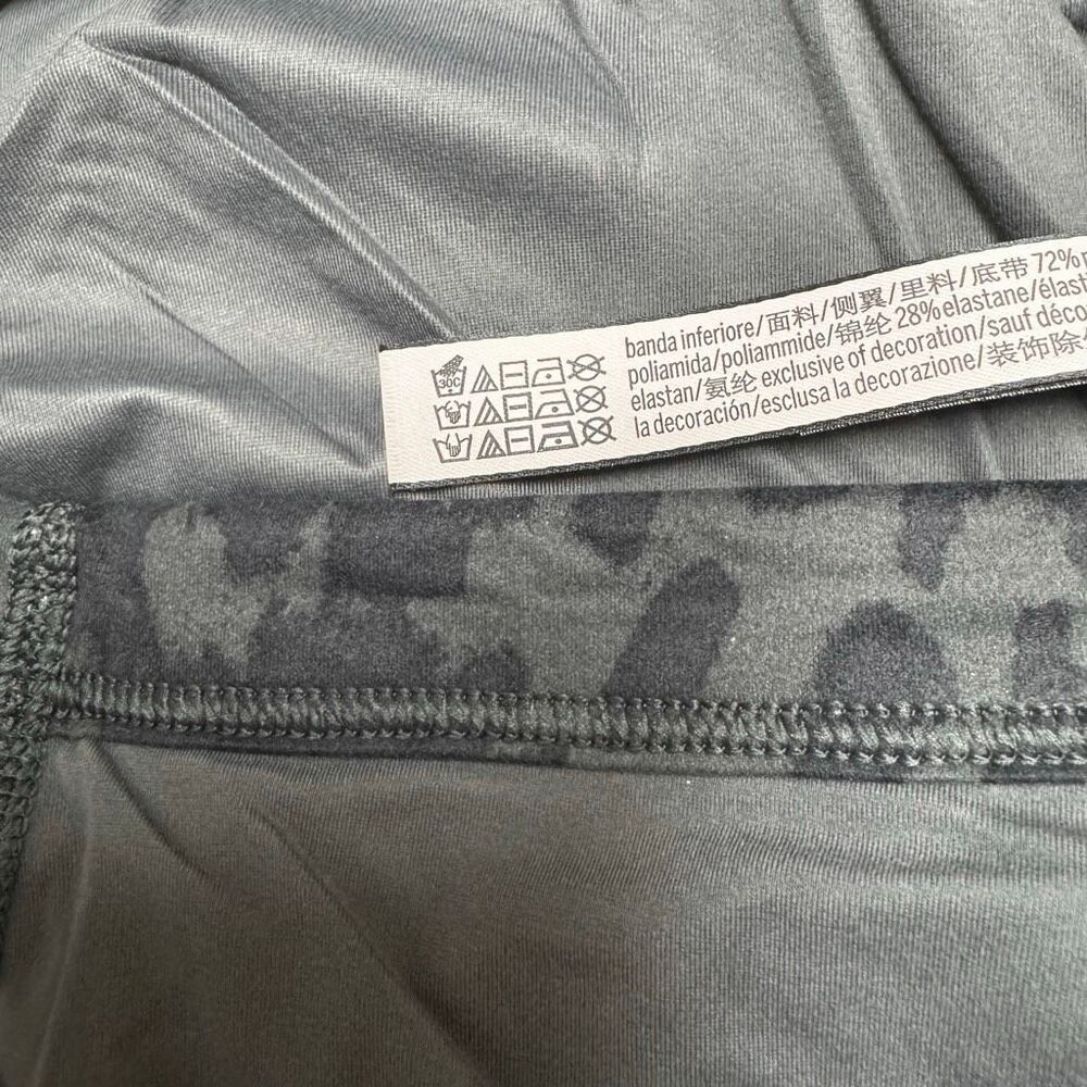 NWT (XL) Victoria’s Secret Wireless Plunge Bra - Deep V Gray Leopard Print Brale - Picture 6 of 6